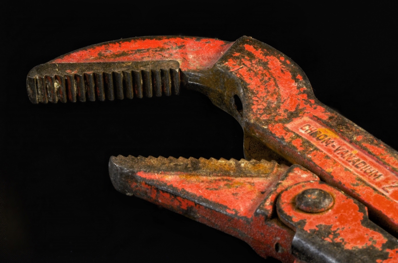 plombier-LE CASTELLET-min_pipe-wrench-318084